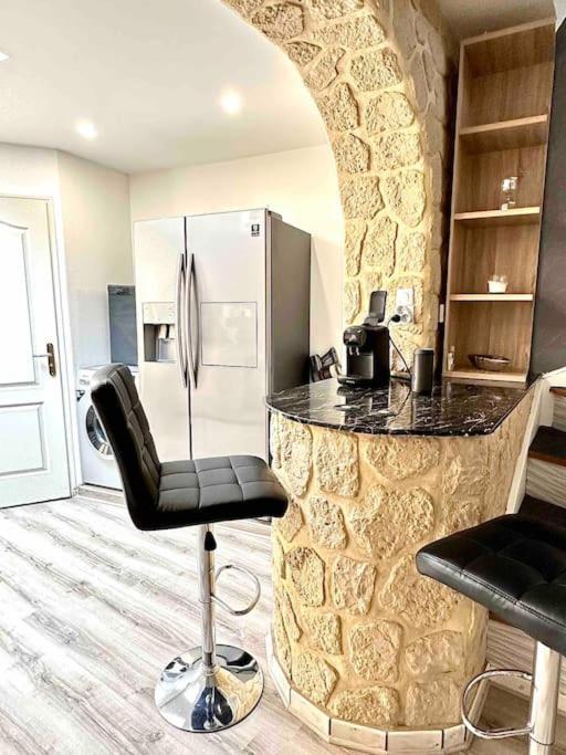 Une Belle Maison Avec 2 Chambre Croix ภายนอก รูปภาพ