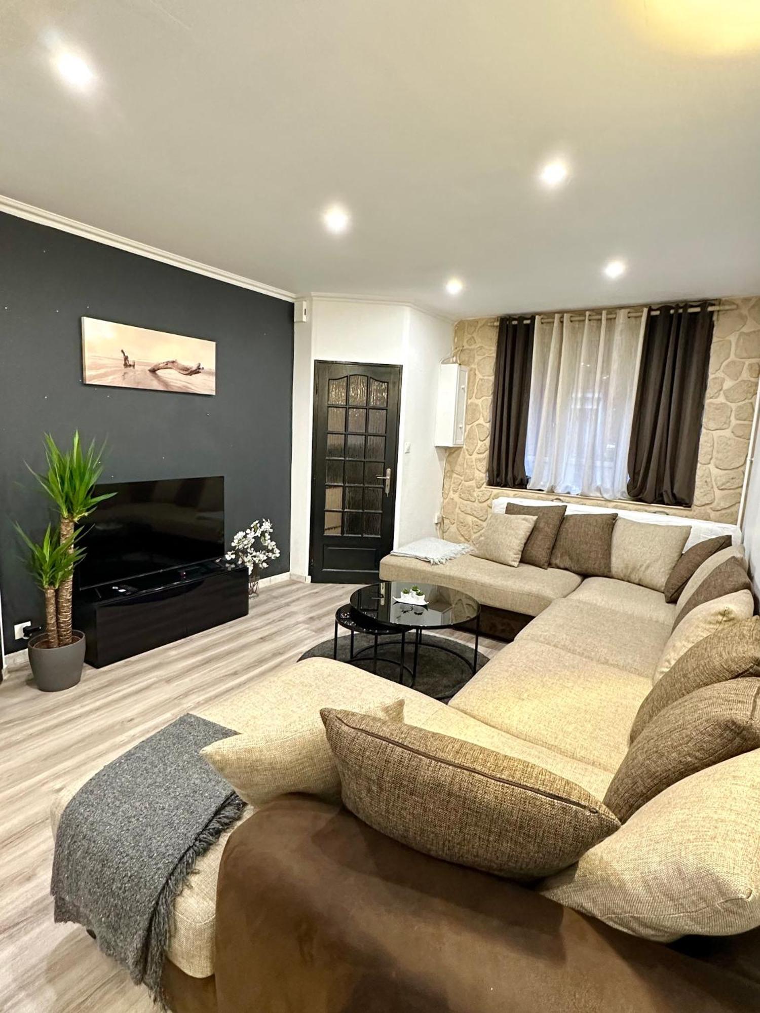 Une Belle Maison Avec 2 Chambre Croix ภายนอก รูปภาพ